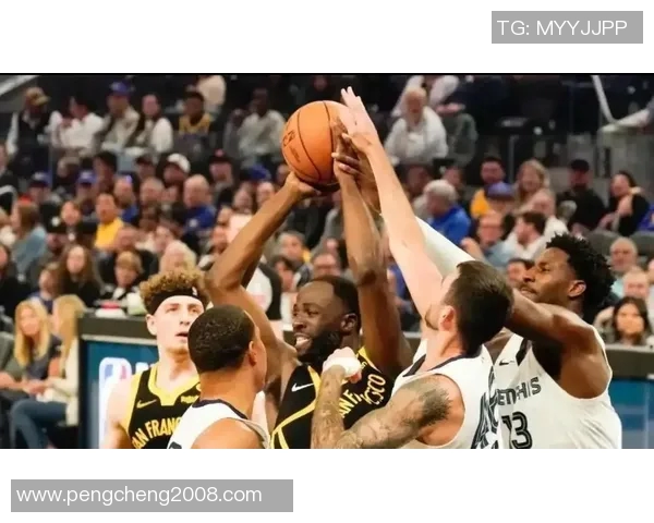 勇士与灰熊季后赛第六场激战回顾与精彩瞬间分析