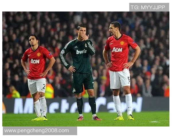 巅峰对决:曼联与皇马的传奇之战在绿茵场上展开 巅峰对决:曼联与皇马的传奇之战在绿茵场上展开