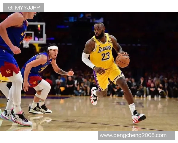 勒布朗詹姆斯领衔湖人对决掘金队的精彩较量与战术分析